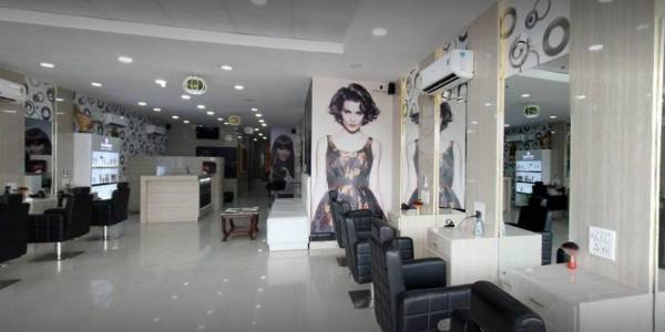 HeadZone - A Family Salon In Zirakpur