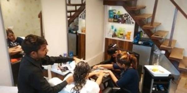 Designer Hair Studio Unisex Salon, main market road, Faridabad