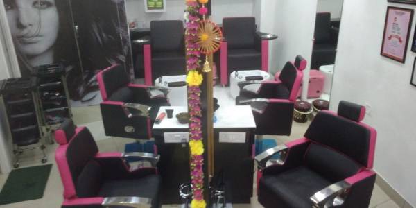 High End Salon, Patel marg, Patel nagar3, Ghaziabad, UP