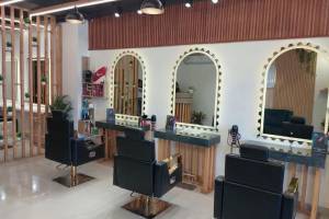 Glam Hair Cafe (luxury family salon)