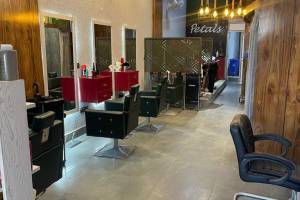 HeadZone - A Family Salon In Zirakpur, VIP road, Zirakpur