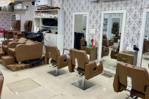 Dubai Modern Unisex Salon