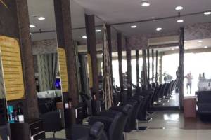 CUTS N Unisex SALON