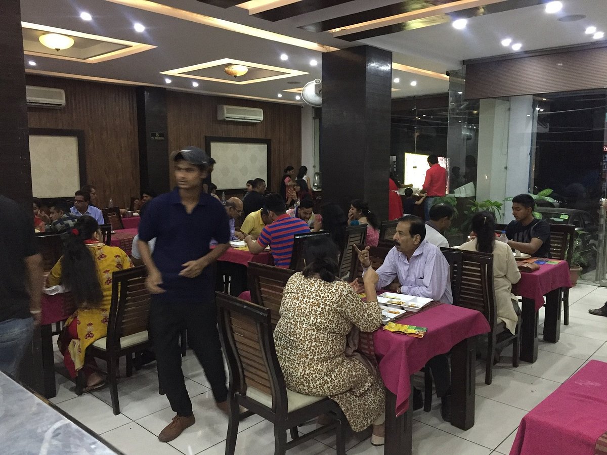 Chauhan's Country Lounge logo