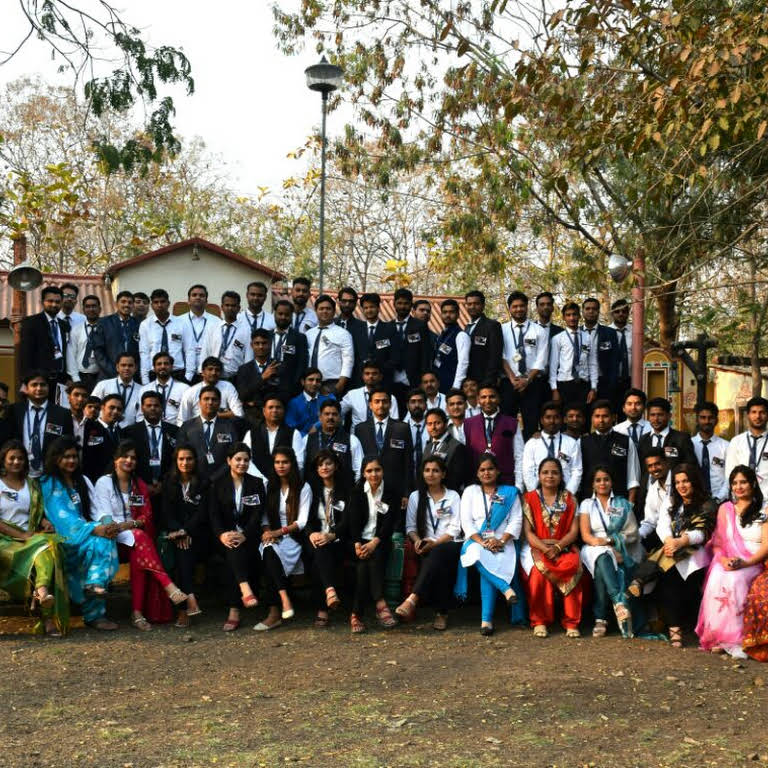 Pinnacle coaching classes logo