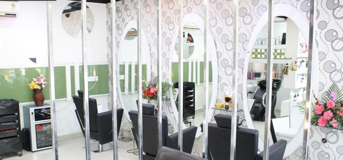 Star Delux Unisex Hair Saloon logo