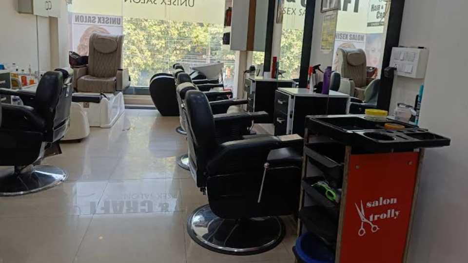 Naaa Unisex Saloon