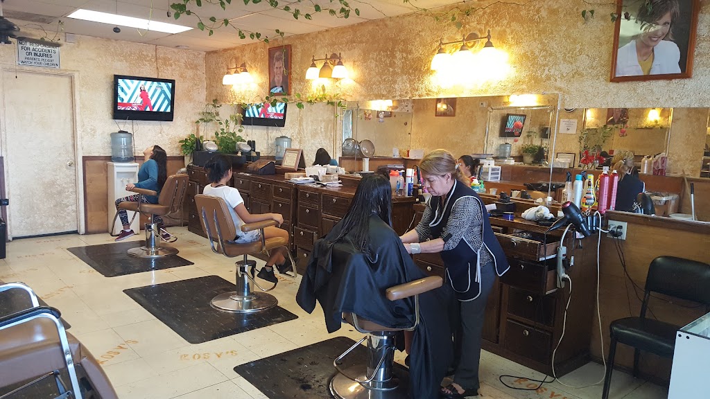 Rosy's Beauty Salon logo