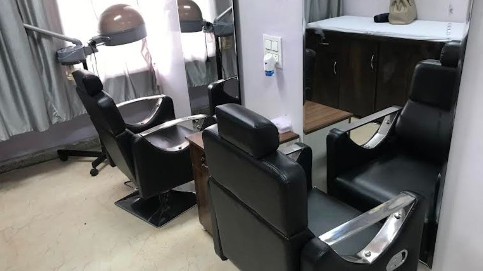 Looks Salon
