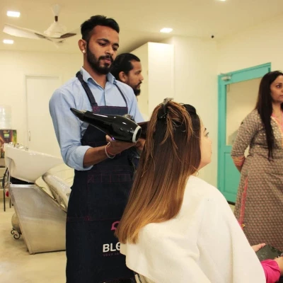 Glam Hair Cafe (Luxury Family Salon)&Academy