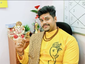 Astrologer S.P.Chandra logo