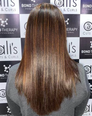 Alis Cut and Curls logo