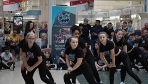 Waves Dance Academy logo