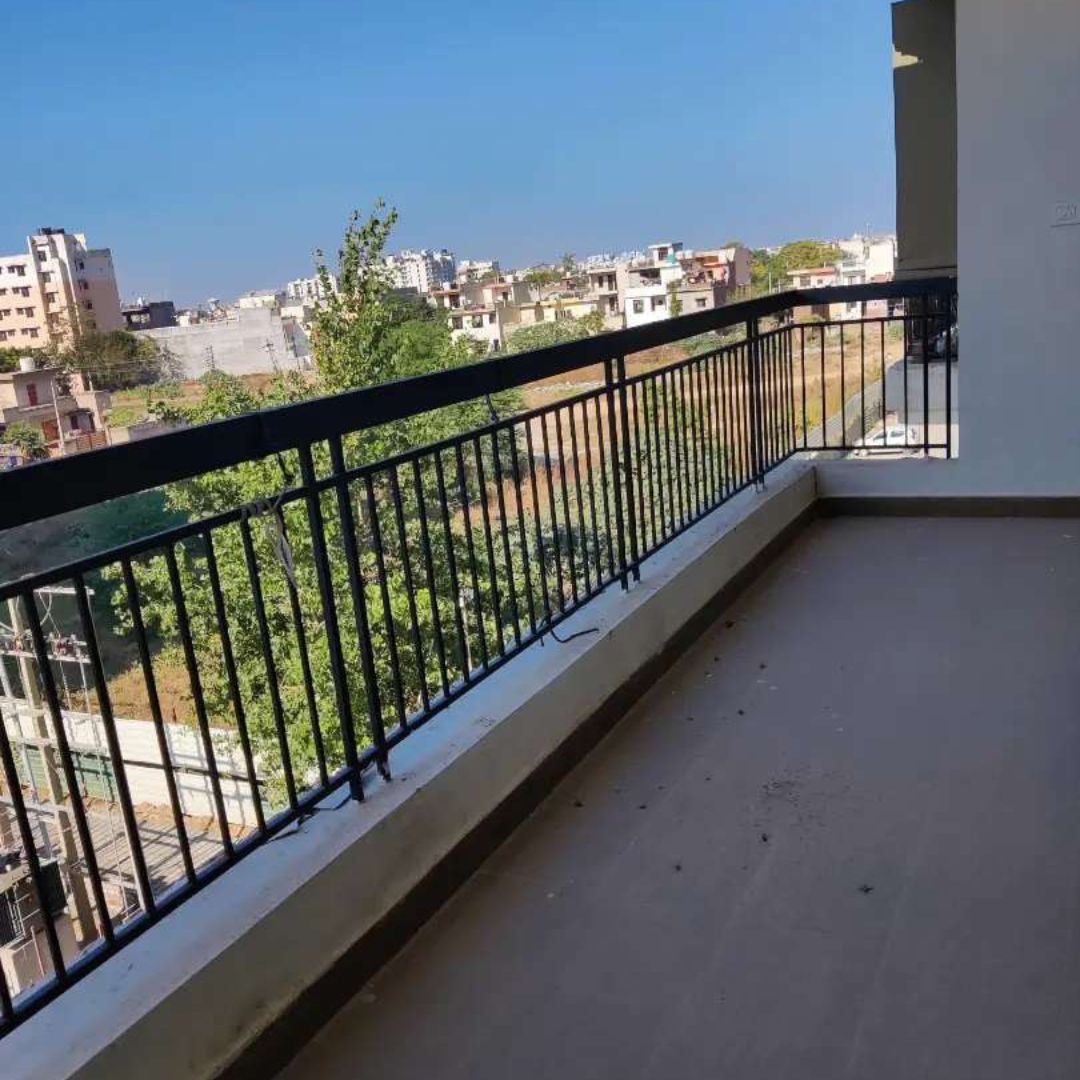 Spacious 2 BHK Flat for Sale: 1250 sq. ft. with Store in SBP City of Dreams.
