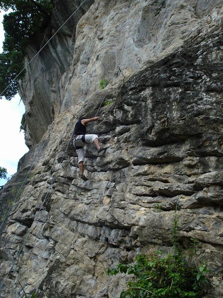 "Introducing South Delhi’s Premier Indoor Climbing Gym – Leisure Rock Climbing by DelhiRock!"