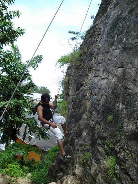 "Introducing South Delhi’s Premier Indoor Climbing Gym – Leisure Rock Climbing by DelhiRock!"