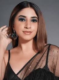 "Aashna Shroff: Shaping Beauty Narratives and Inspiring Self-Expression