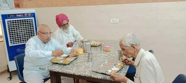 "Heartfelt Thanks to Rakesh Goyal Ji for Sponsoring Lunch at Sai Birdh Ashram"