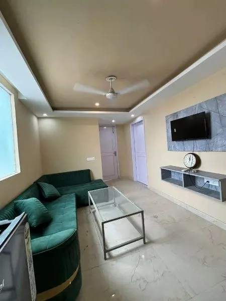 Spacious 2 BHK Apartment with 1 Bath, 900 sq. ft. Available for Rent in DLF Phase 3"