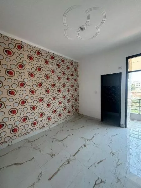 Affordable 3 BHK Flat in DLF Ankur Vihar – 975 sq. ft. and Ready to Move In"