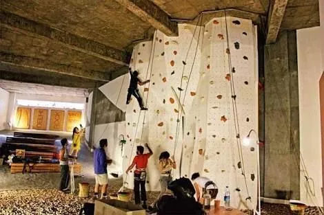 "Introducing South Delhi’s Premier Indoor Climbing Gym – Leisure Rock Climbing by DelhiRock!"