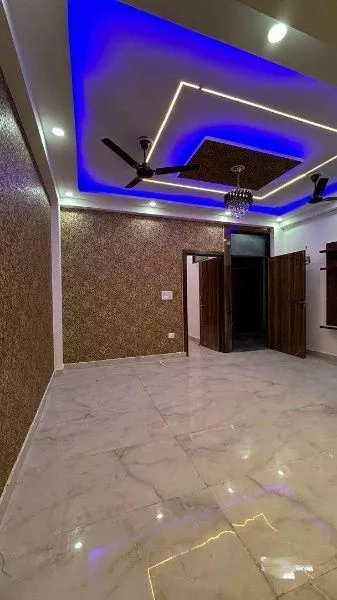 "Spacious 2 BHK Semi-Furnished Flat in DLF Ankur Vihar, Loni – 700 Sq. Ft. of Comfort"