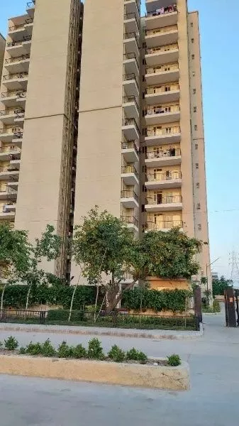 "2BHK Semi-Furnished Flat Available in IMT Faridabad – 911 ft²"