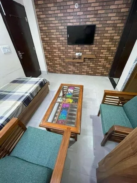 Spacious 1 BHK, 1 Bath, 800 sq. ft. Property Available for Rent in DLF Phase 3