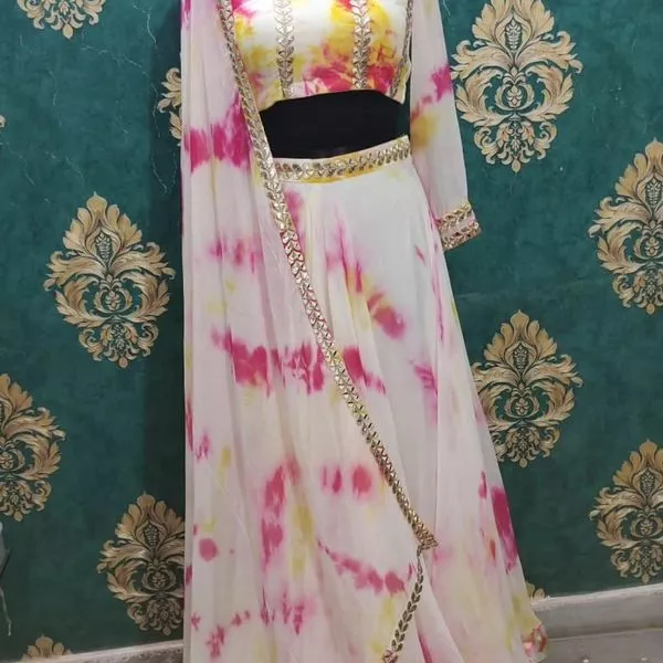 "Become a Pro Seamstress: Tailoring Classes at Usha Sewing School"