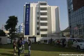 Golden Tulip, Upto 50% Off on Hotel Booking | best Luxury hotels in Lucknow | Best hotels in Lucknow