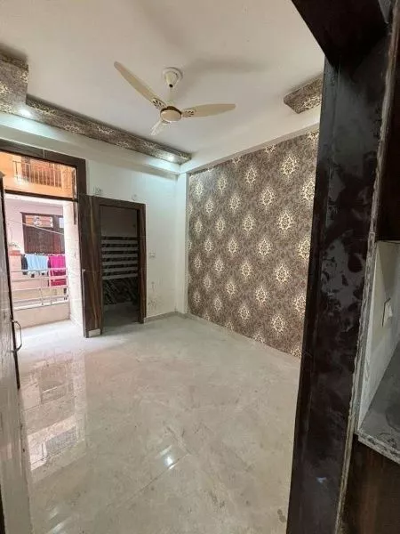 Spacious 2 BHK Flat in DLF Ankur Vihar - 75 Gaj Size"