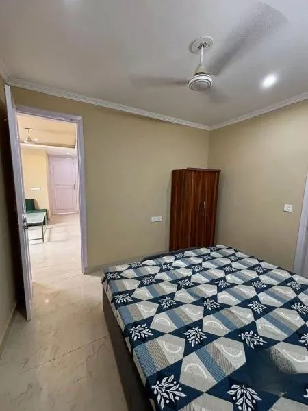 Spacious 2 BHK Apartment with 1 Bath, 900 sq. ft. Available for Rent in DLF Phase 3"