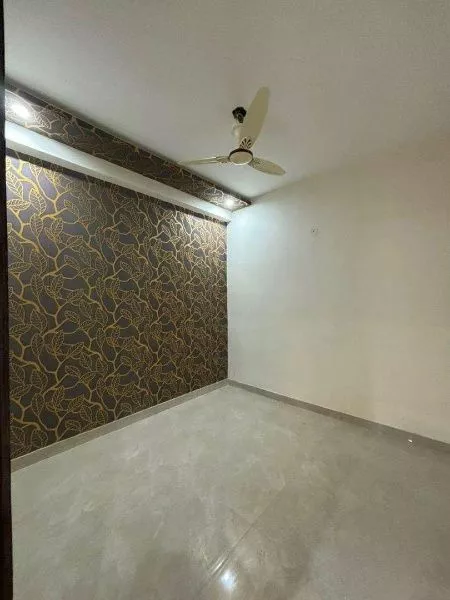 Spacious 2 BHK Flat in DLF Ankur Vihar - 75 Gaj Size"