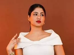 Top Indian Beauty Influencers: Spotlight on Yashi Tank