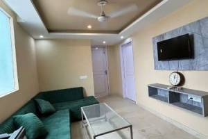 Spacious 2 BHK Apartment with 1 Bath, 900 sq. ft. Available for Rent in DLF Phase 3"