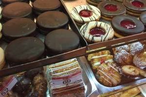 Delicious Food & Bakery