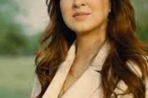 Anmol Bhatia: Connecting Beauty and Community in the Digital Age" - Influencers in India