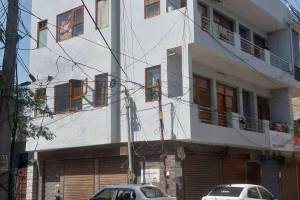 "Prime Corner Shop for Rent: Ground Floor Near Highway in Zirakpur" - Commercial Shops in India