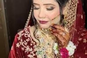 ALKAUSER Makeovers, Best Delhi based makeup artist - Salons in India