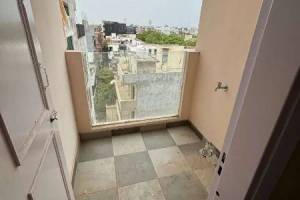 Spacious 2 BHK Apartment with 1 Bath, 900 sq. ft. Available for Rent in DLF Phase 3"