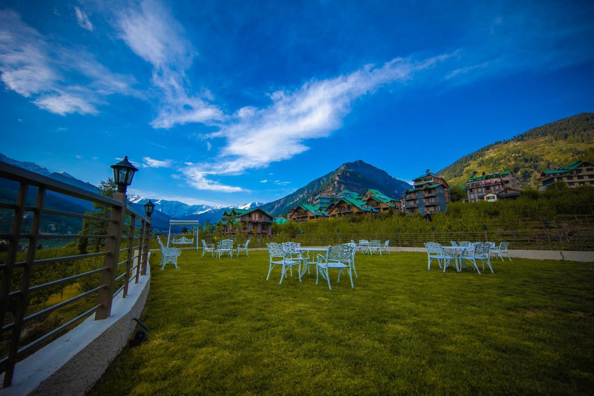 Enchanting Shimla & Manali Honeymoon Package: 5 Nights/6 Days of Luxury for Just ₹57,000 per Couple! 🏔️